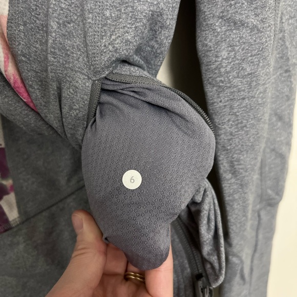 Lululemon In Stride Jacket Heathered Fossil /Blurred Blossoms White Size 6 - Picture 12 of 14